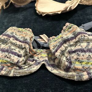 36D Victoria’s Secret body by Victoria unlined Demi bra